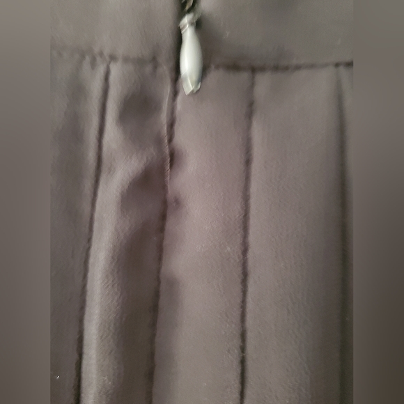 Ann Taylor NWT Pleated Black/Tan skirt, size 0P - Picture 3 of 7